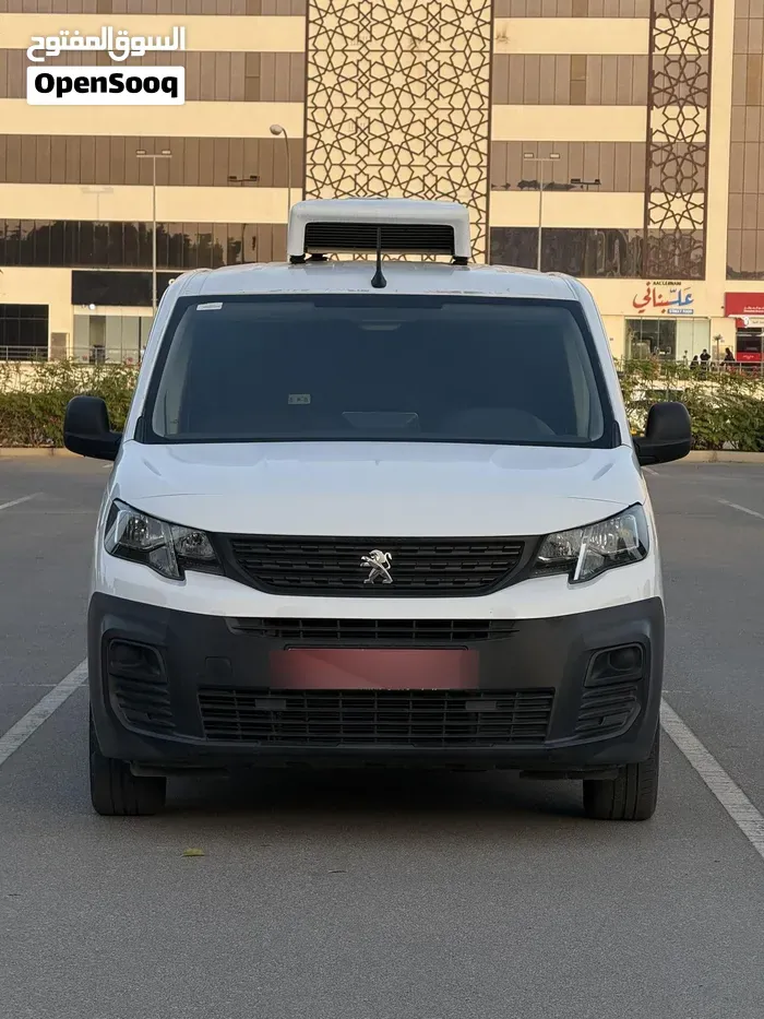 Peugeot Partner 2023 photo 2
