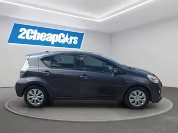 Toyota Aqua 2013 photo 5