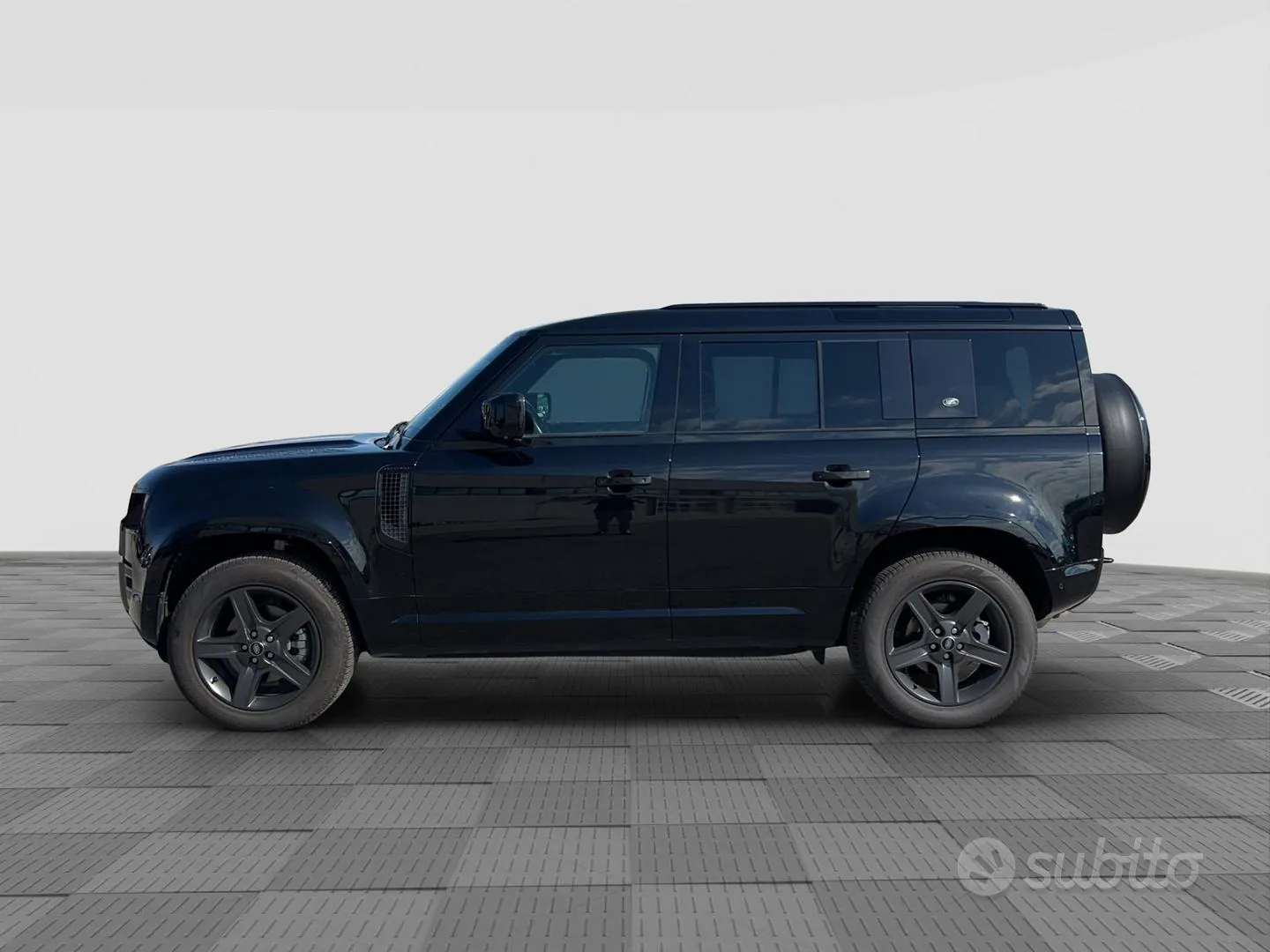 Land Rover Defender 2023 photo 2
