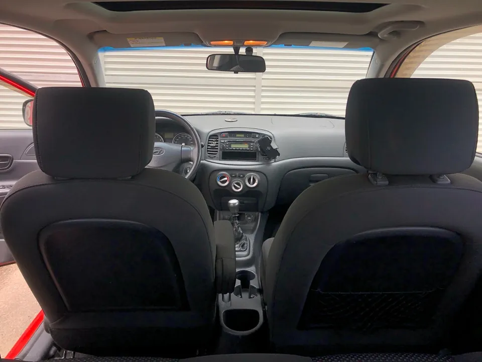 Hyundai Accent 2010 photo 5