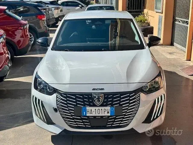 Peugeot 208 2025 photo 2