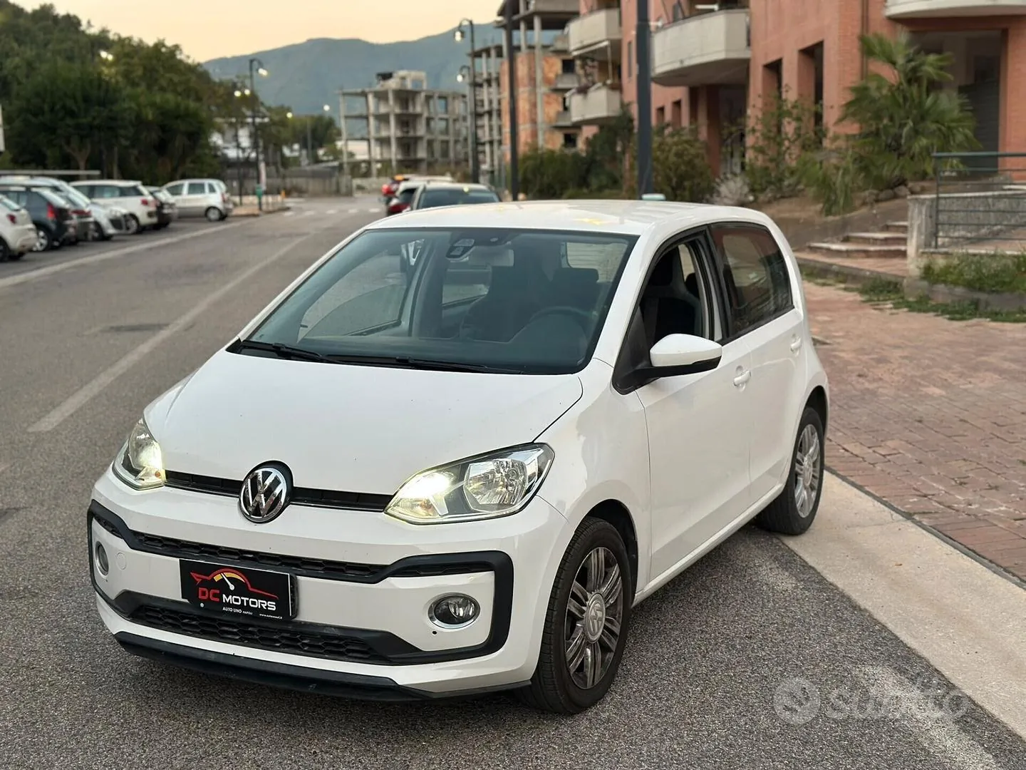 Volkswagen Up 2018 photo 2