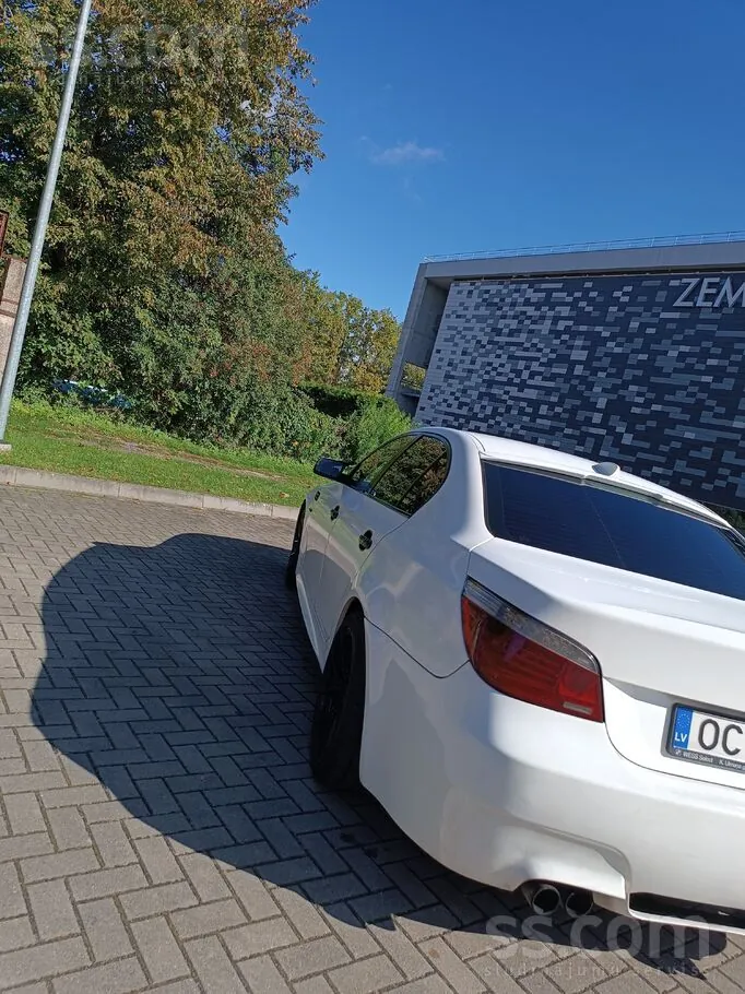 BMW 530 2004 photo 2