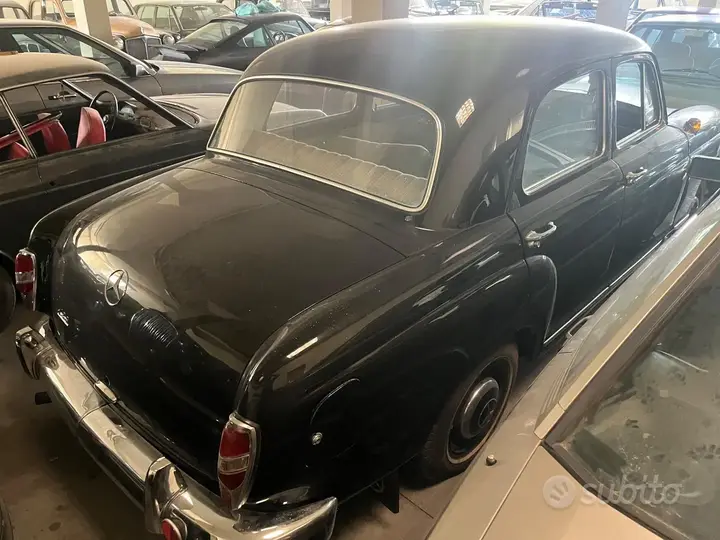 Mercedes-Benz 180 photo 3