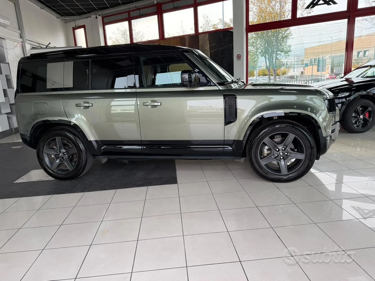 Land Rover Defender 2022 photo 5