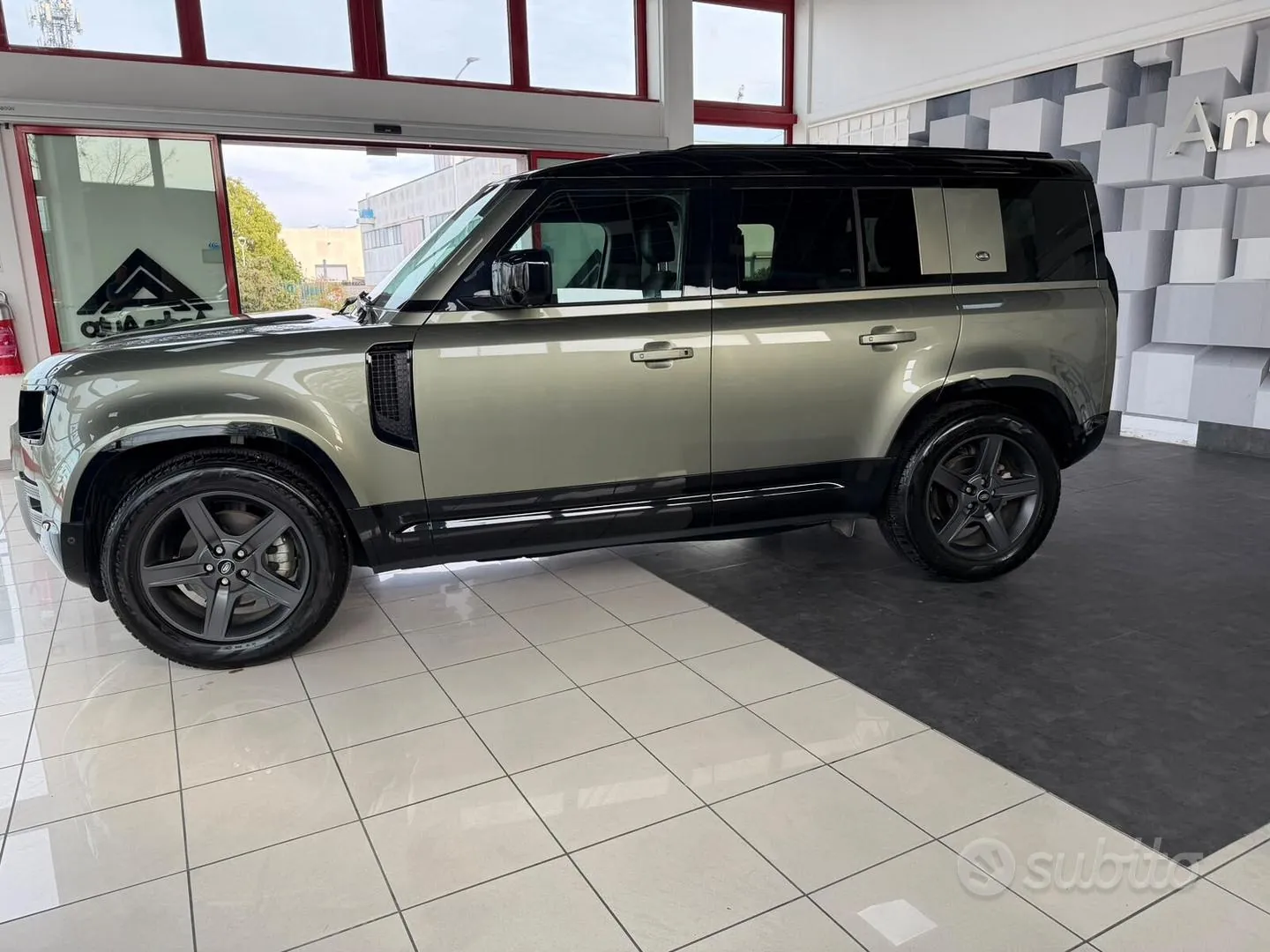 Land Rover Defender 2022 photo 4