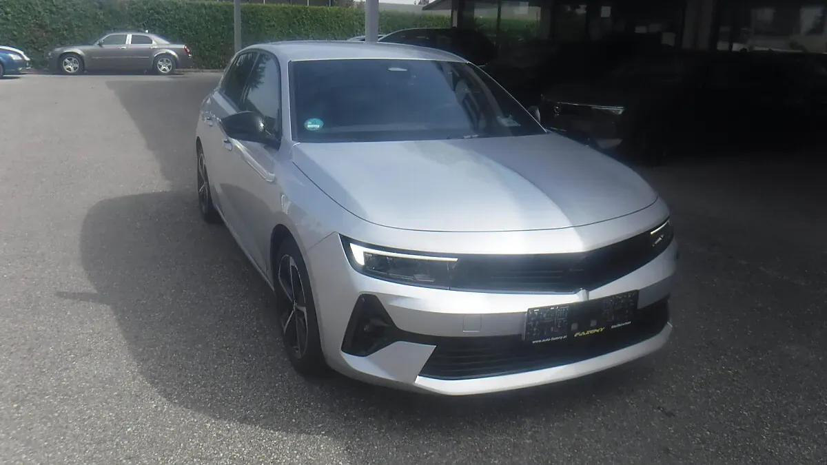 Opel Astra 2024 photo 2