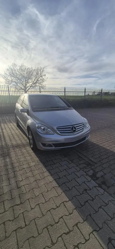 Mercedes-Benz B 200