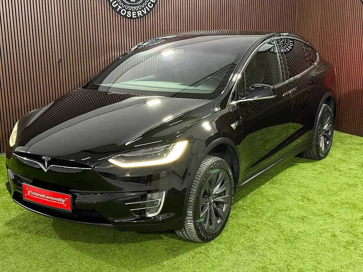 Tesla Model X 2017 photo 2