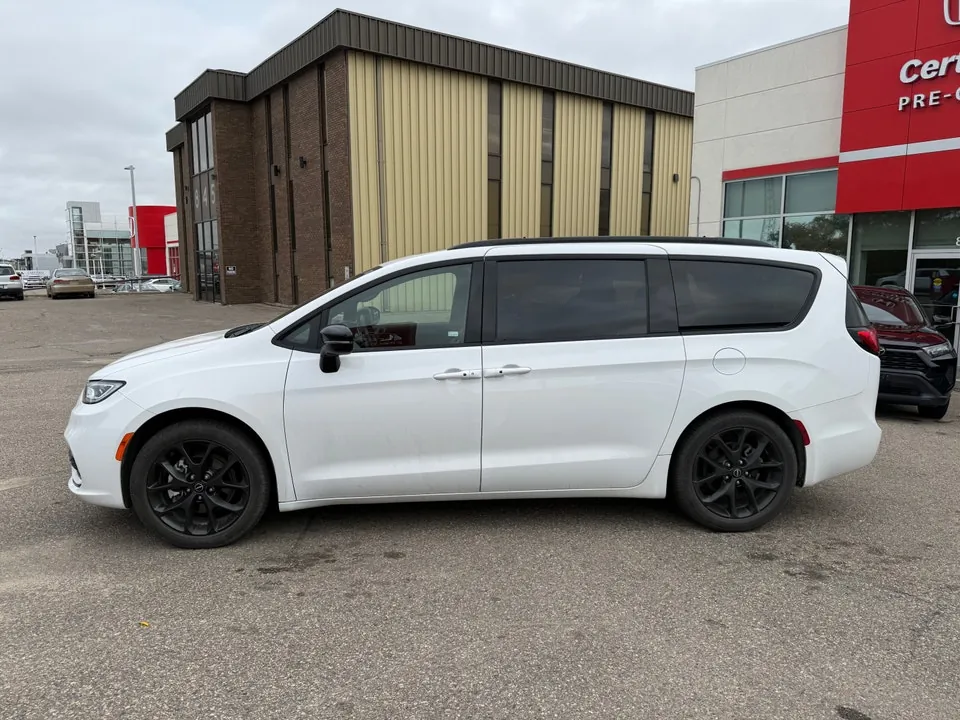 Chrysler Pacifica 2025 photo 2