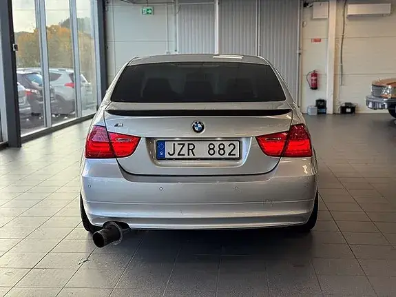 BMW 320I 2010 photo 4