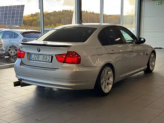 BMW 320I 2010 photo 3