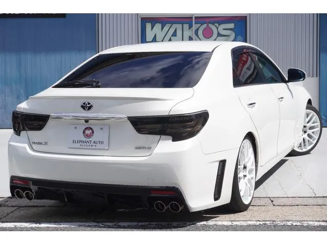 Toyota Mark X 2012 photo 2