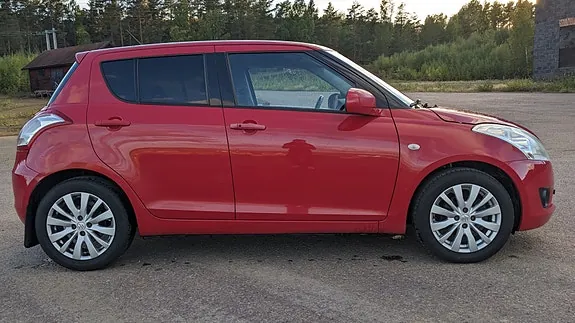 Suzuki Swift 2011 photo 3