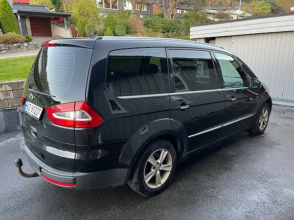 Ford Galaxy 2012 photo 4