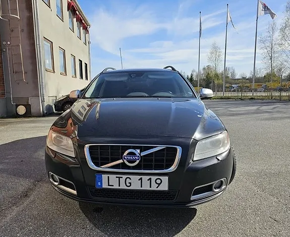 Volvo V70 2013 photo 2