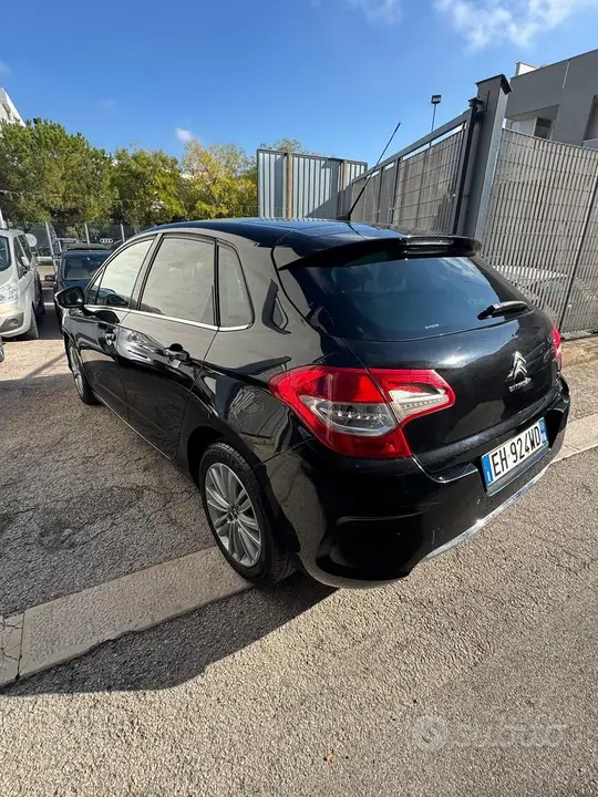 Citroen C4 2011 photo 3