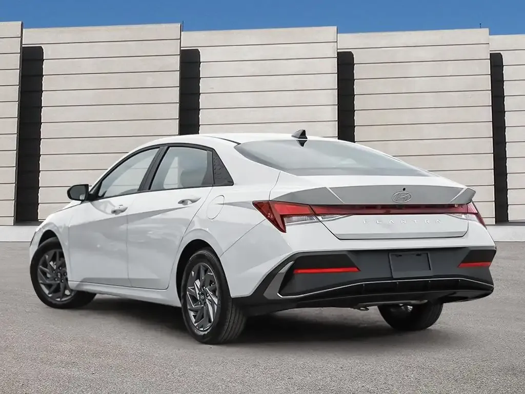 Hyundai Elantra 2026 photo 4