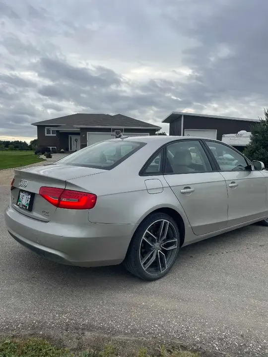 Audi A4 2013 photo 2