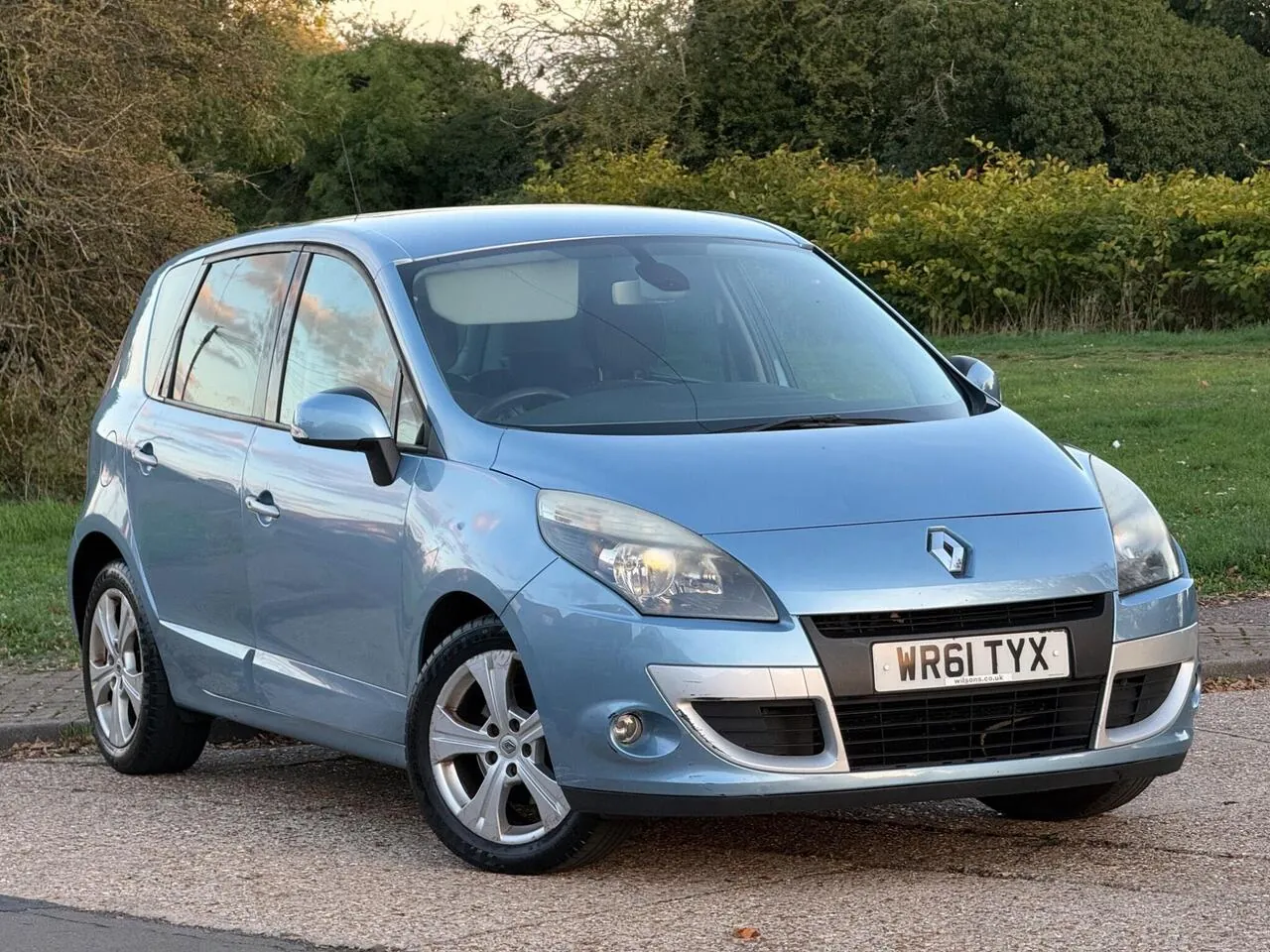 Renault Scenic 2011 photo 2