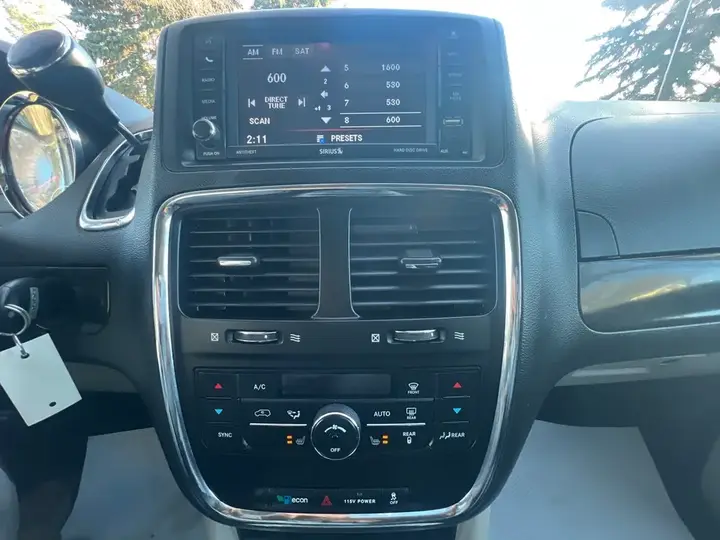 Dodge Grand Caravan 2017 photo 3