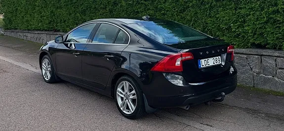 Volvo S60 2011 photo 2