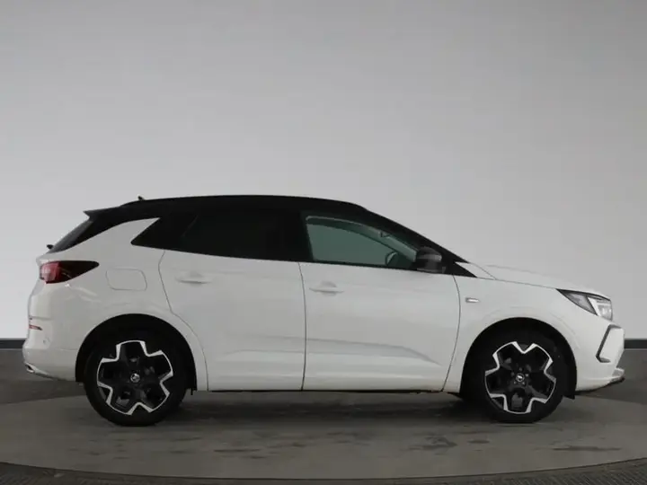 Vauxhall Grandland 2023 photo 2