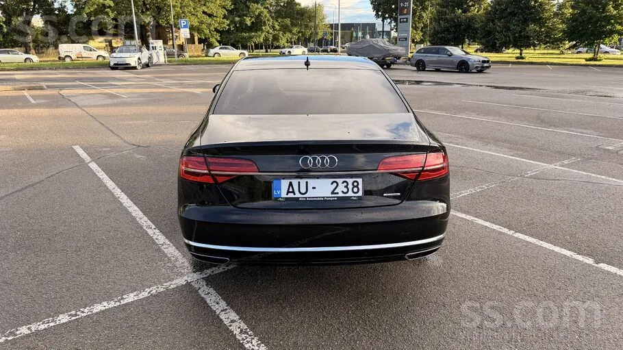 Audi A8 2015 photo 3