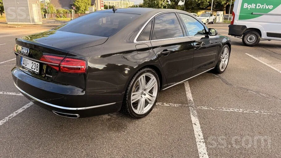 Audi A8 2015 photo 4
