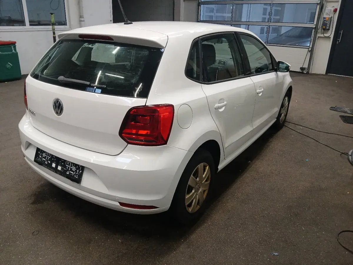 Volkswagen Polo 2017 photo 2