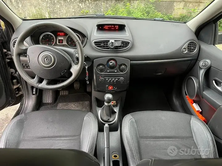 Renault Clio 2008 photo 2