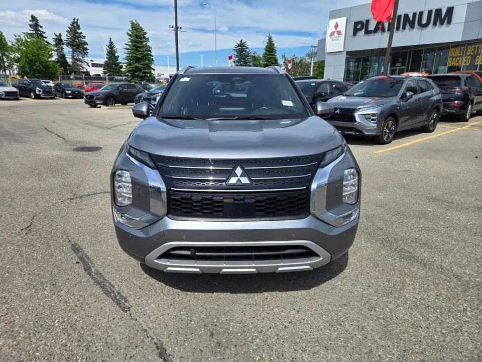 Mitsubishi Outlander 2023 photo 2