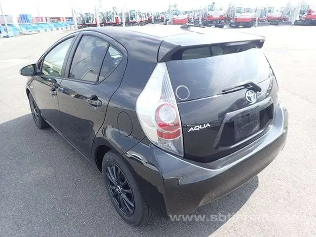 Toyota Aqua G 2013 photo 3