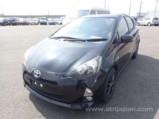 Toyota Aqua G 2013 photo 2