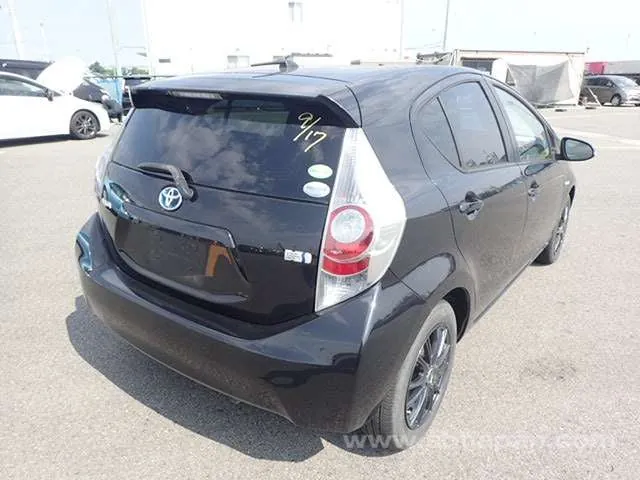 Toyota Aqua G 2013 photo 4