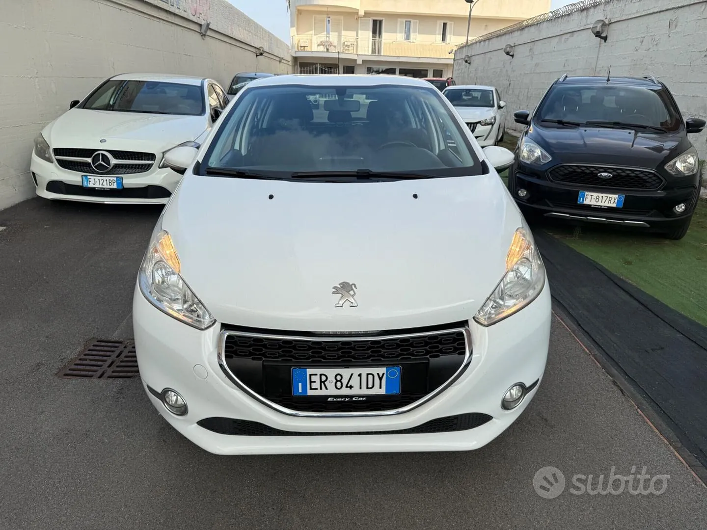 Peugeot 208 2013 photo 2