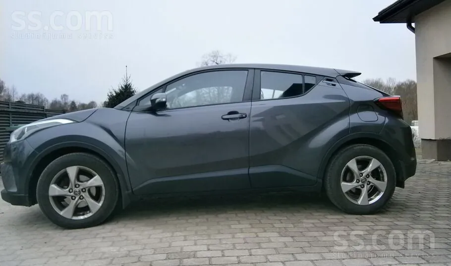 Toyota C-Hr 2017 photo 2