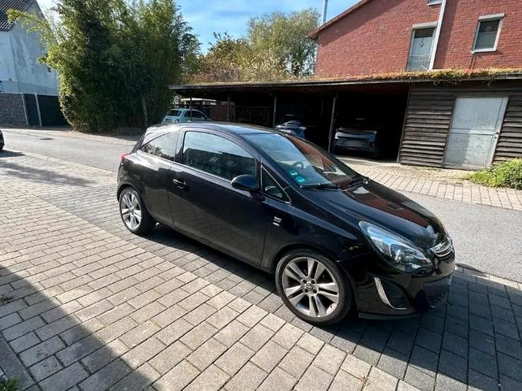 Opel Corsa D Satellite