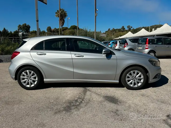 Mercedes-Benz A 180 2013 photo 4