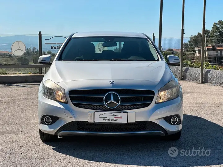 Mercedes-Benz A 180 2013 photo 2