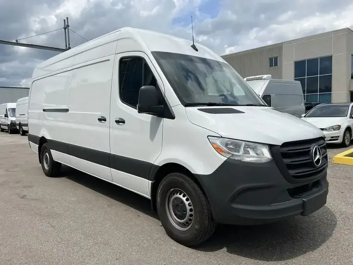 Mercedes-Benz Sprinter Van 2023 photo 2