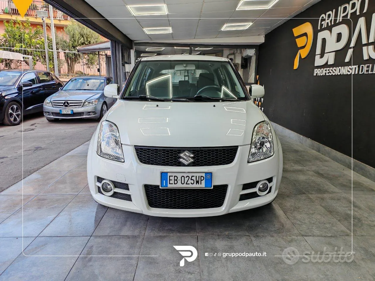 Suzuki Swift 2010 photo 2