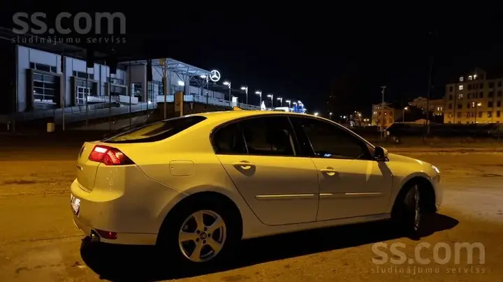 Renault Laguna 2012 photo 5