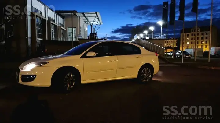 Renault Laguna 2012 photo 4