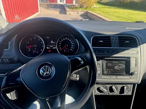 Volkswagen Polo 2015 photo 2