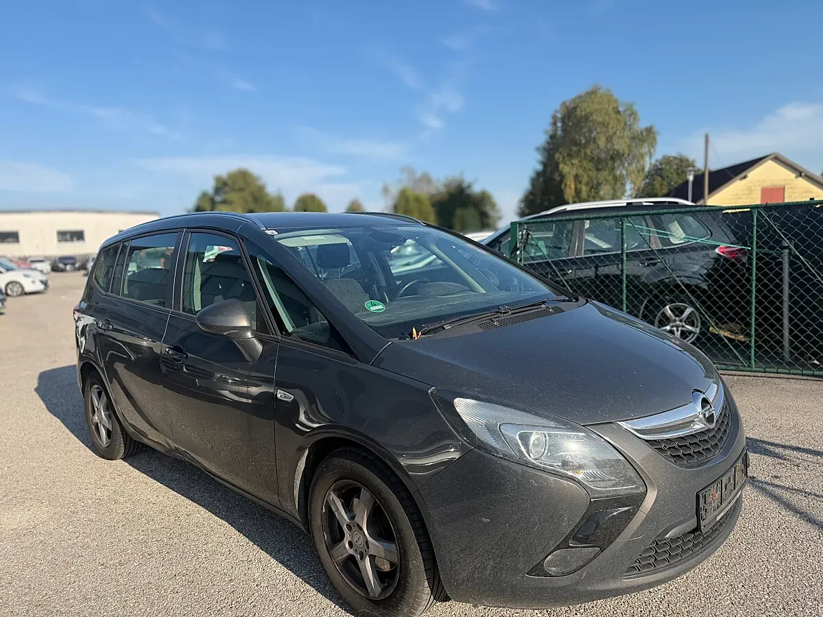 Opel Zafira Tourer 2012 photo 2