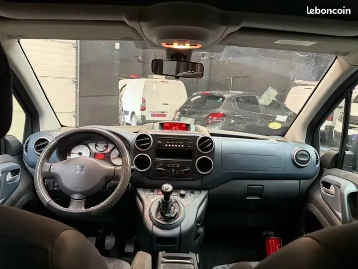 Peugeot Partner Tepee 2012 photo 2