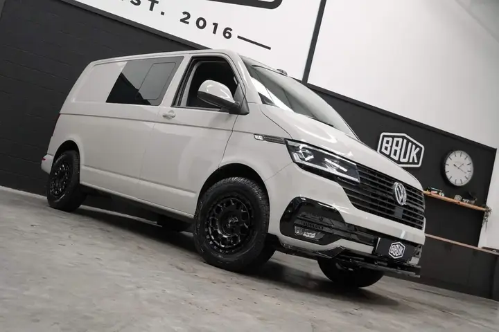 Volkswagen Transporter 2023 photo 2