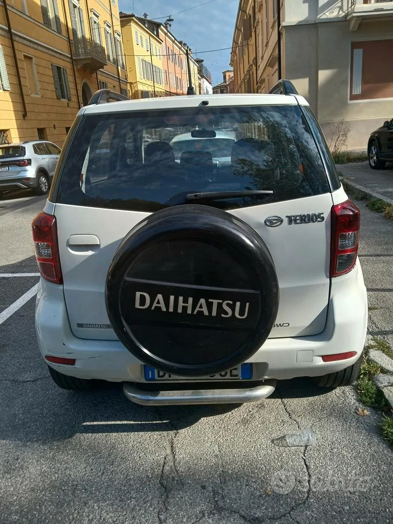 Daihatsu Terios 2010 photo 2