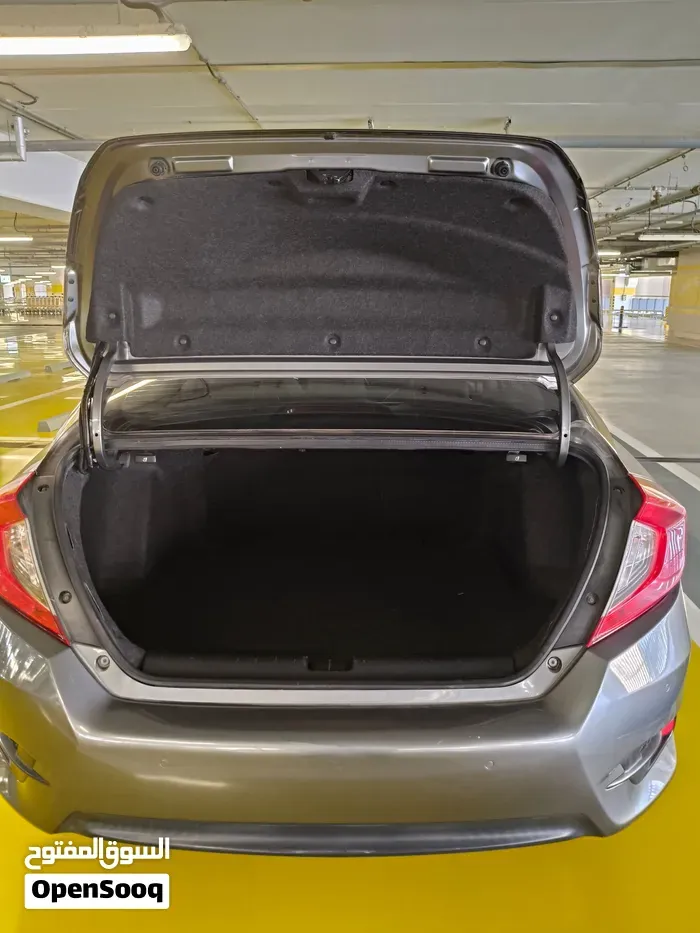 Honda Civic 2019 photo 2